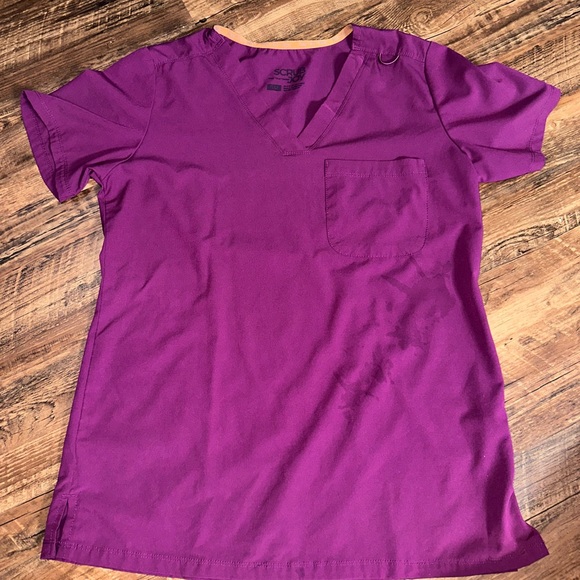 Maroon scrub set - Picture 1 of 3